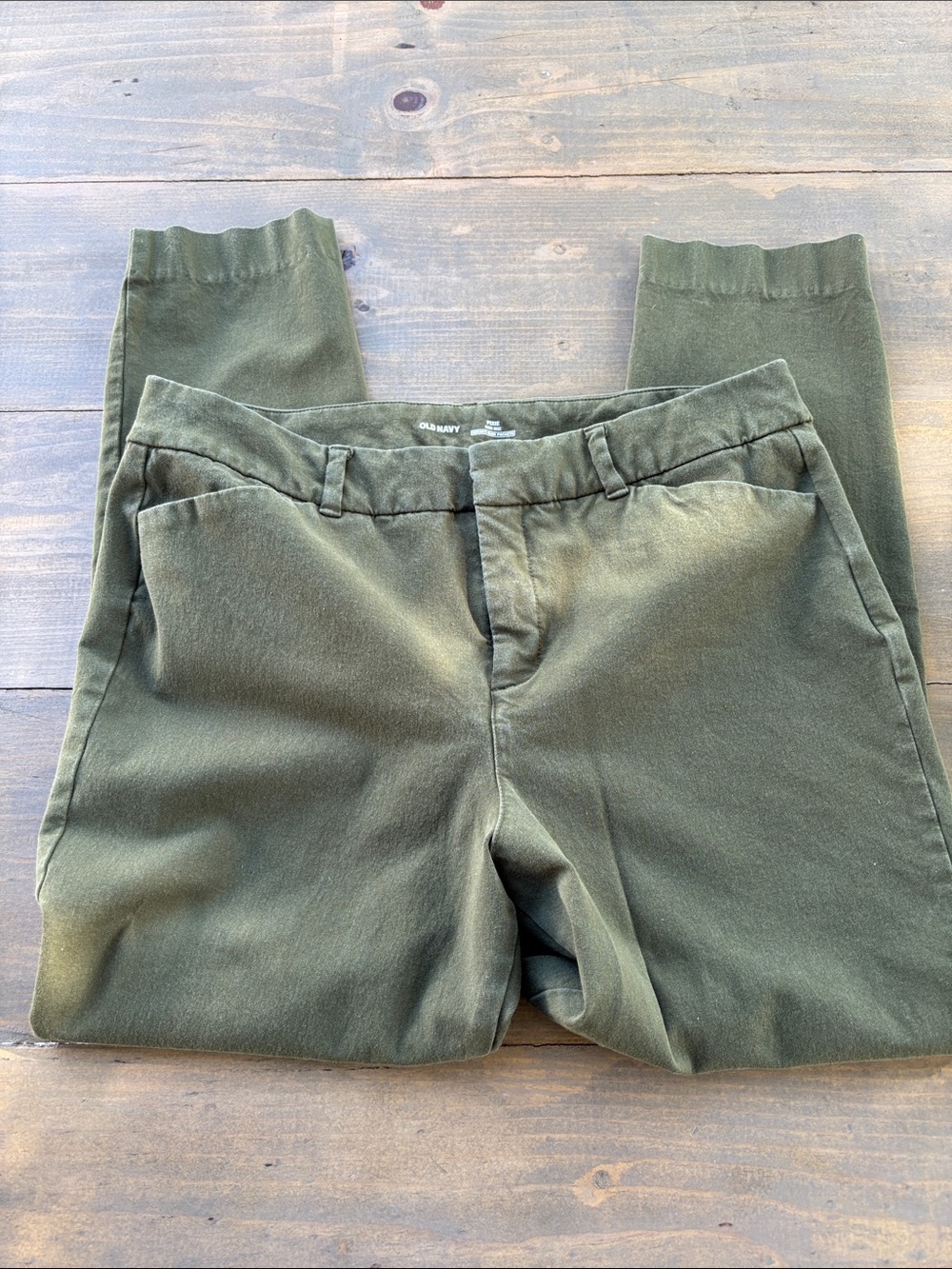 Old Navy women’s Olive Pixie Pants